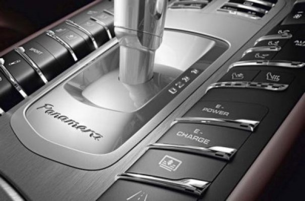 Porsche Panamera este acum şi în variantă hibridă